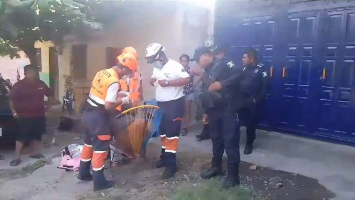 paramedicos atendiendo a lesionado